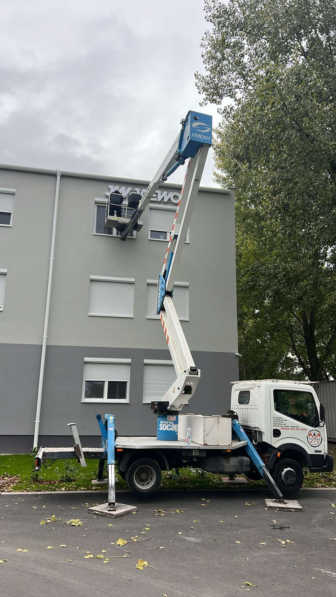 Emelőkosaras szolgáltatás - homlokzati munkálatok